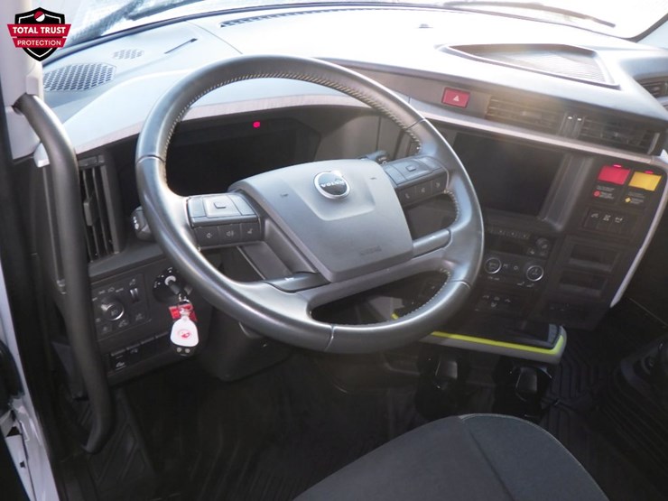 2025-volvo-vnl860-image-14