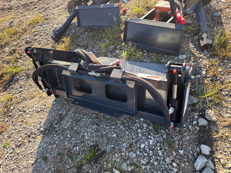 #53-•-mini-skid-steer-combination-bucket-image-2