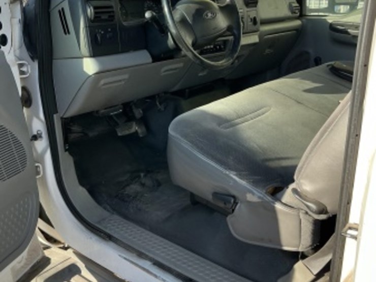 2006-ford-f450-image-25