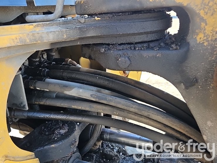 2018-deere-410l-image-25