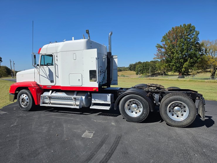 2001-freightliner-fld120-image-5