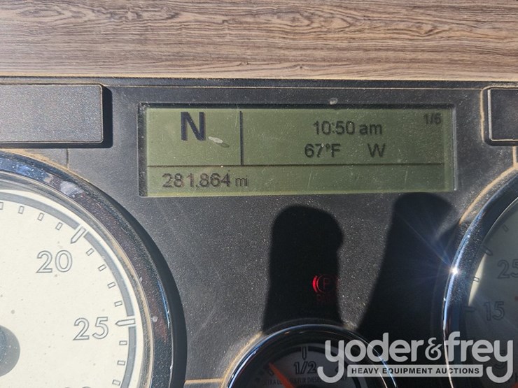 2019-freightliner-122sd-image-22