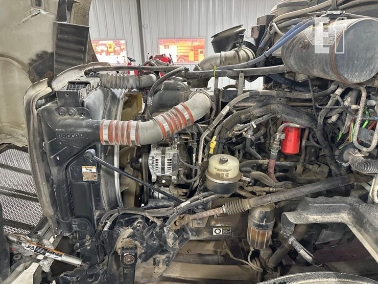 2012-peterbilt-587-image-26