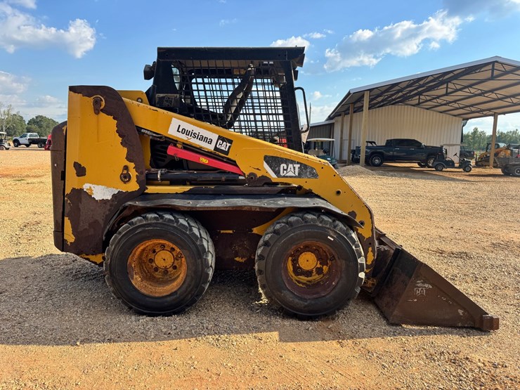 2015-caterpillar-236b3-image-6