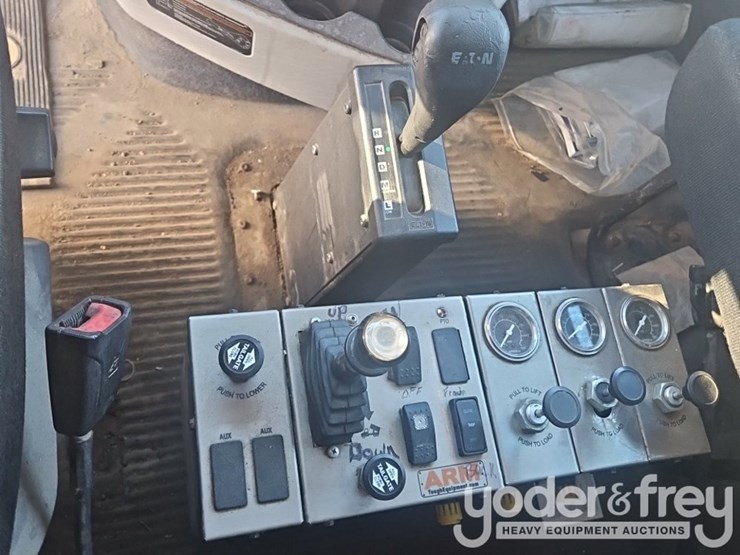 2019-freightliner-122sd-image-26
