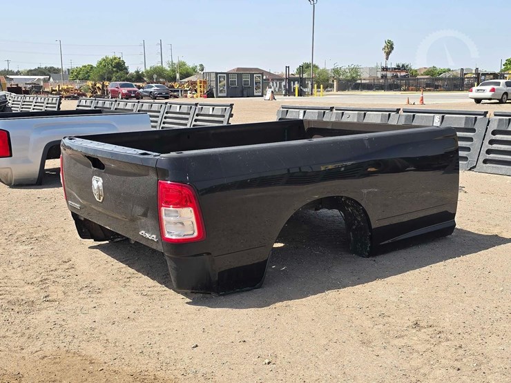 dodge-ram-dually-truck-bed-image-1