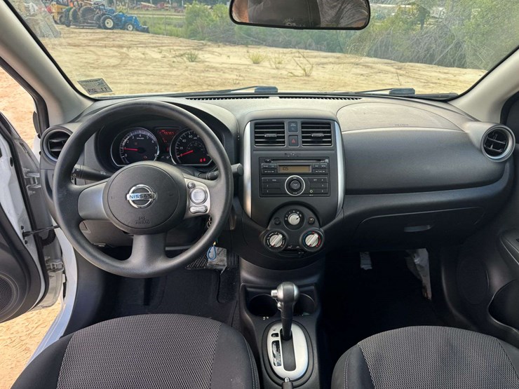 2014-nissan-versa-sv-4dr-sedan---56,707-actual-miles-image-12