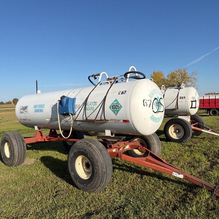 11-4 1450 gallon NH3 tank, 16.5L - 16.1 SL tires