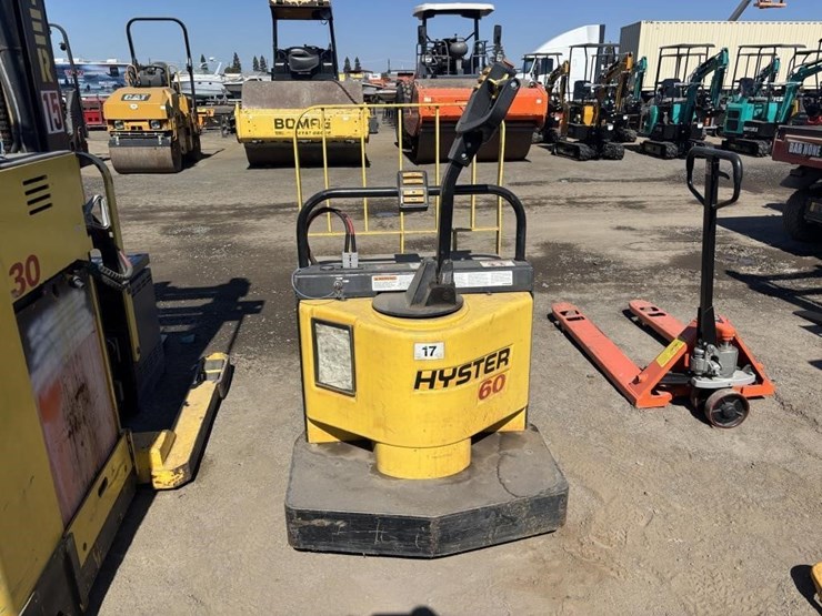 hyster-b60xt-pallet-lift-image-3
