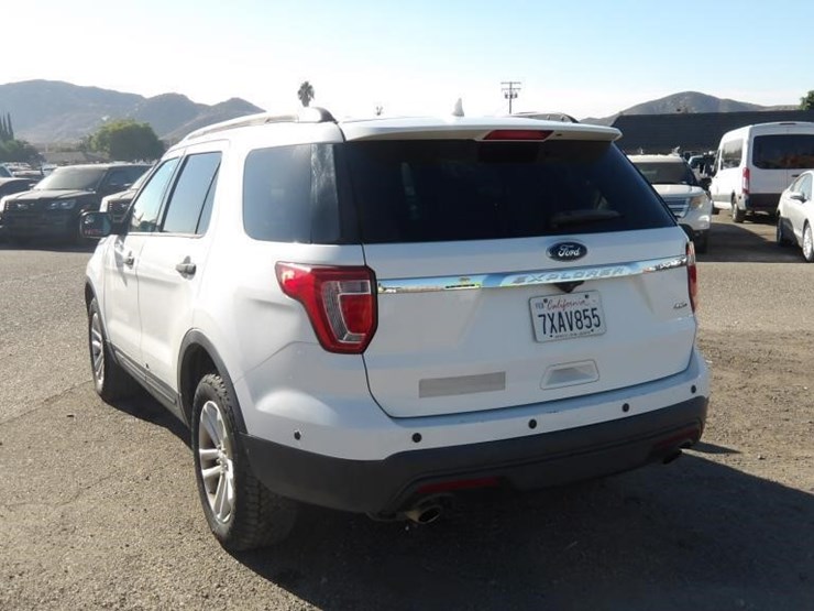 2017-ford-explorer-image-4