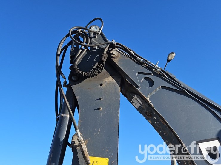 2018-deere-410l-image-32