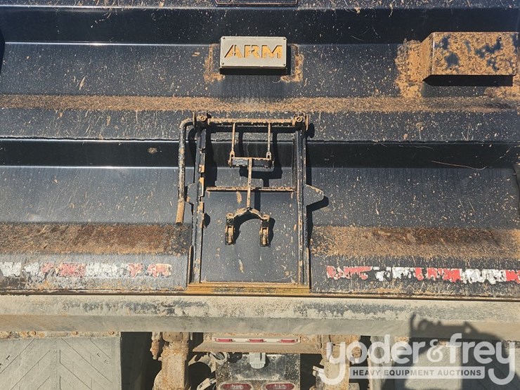 2019-freightliner-122sd-image-32
