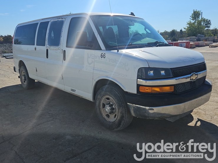 2017-chevrolet-3500-image-12