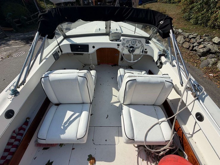 bertram-20-moppie-powerboat-w/trailer-"island-girl"-image-22
