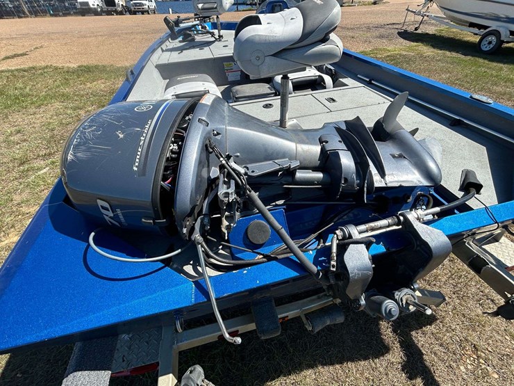 2015-aluma-craft-pro-175-aluminum-bass-boat-w/70-hp-yamaha-outboard-&-trailer-image-16