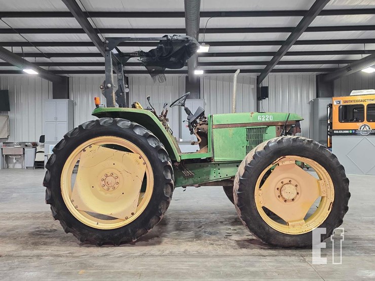 john-deere-6220-image-6