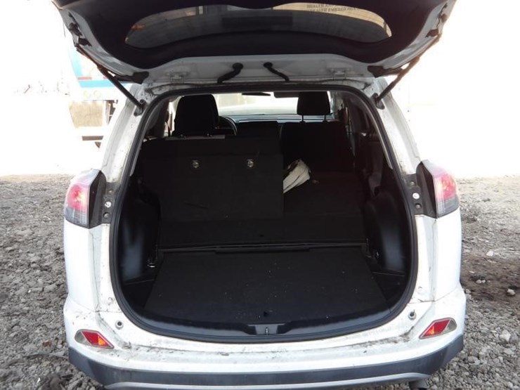 2018-toyota-rav4-xle-image-15