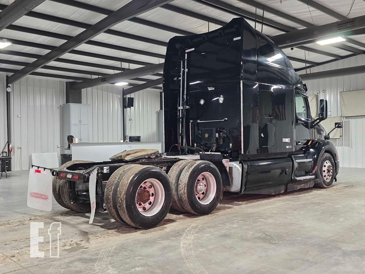 2021-peterbilt-579-image-3
