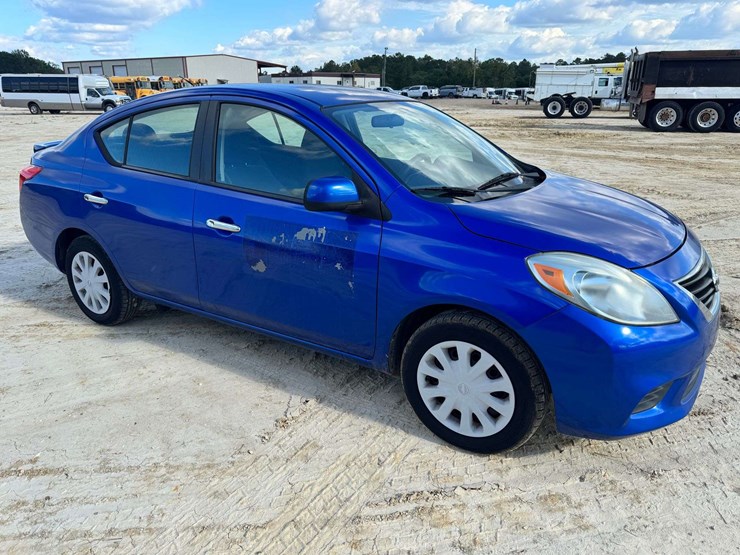 2013-nissan-versa-sv-4dr-sedan---140,734-miles-image-2
