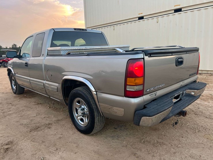 1999-chevrolet-silverado-1500-ls-image-2