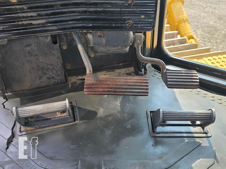 2007-caterpillar-d8t-image-16