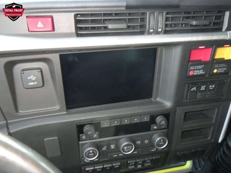 2025-volvo-vnl860-image-15
