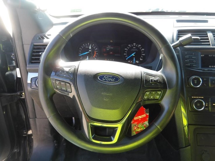 2019-ford-explorer-image-17