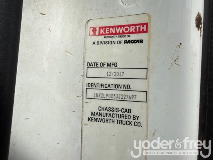 2017-kenworth-t880-image-17
