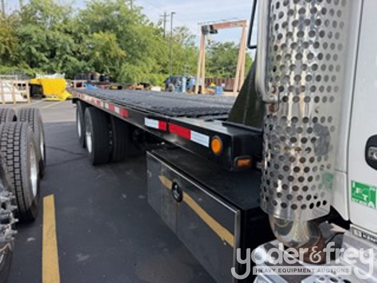 2017-kenworth-t880-image-9