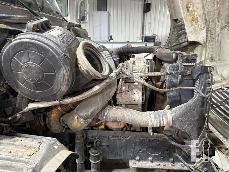 2007-freightliner-columbia-120-image-25
