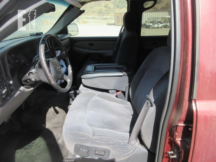 2002-chevrolet-tahoe-image-8