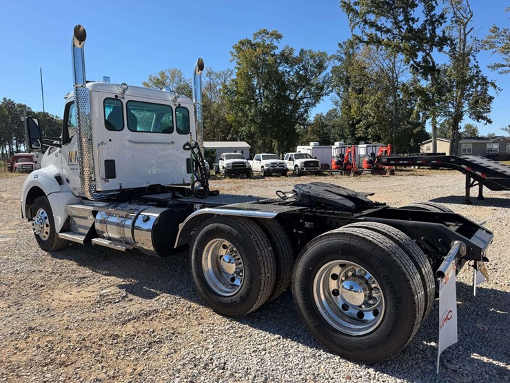 2024-kenworth-t880-image-5