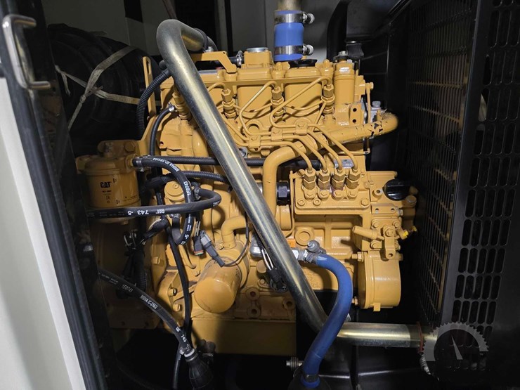 2013-caterpillar-xq30-8-image-14