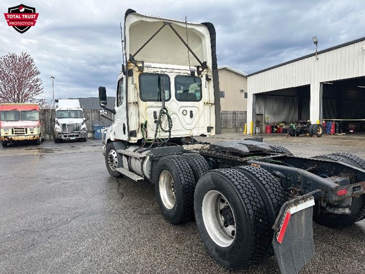 2020-freightliner-cascadia-116-image-2