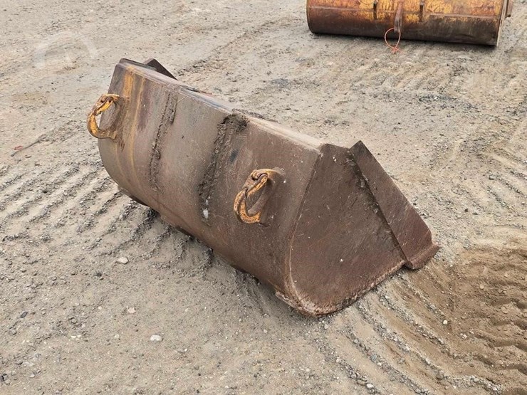 35.5-inch-bucket-image-3
