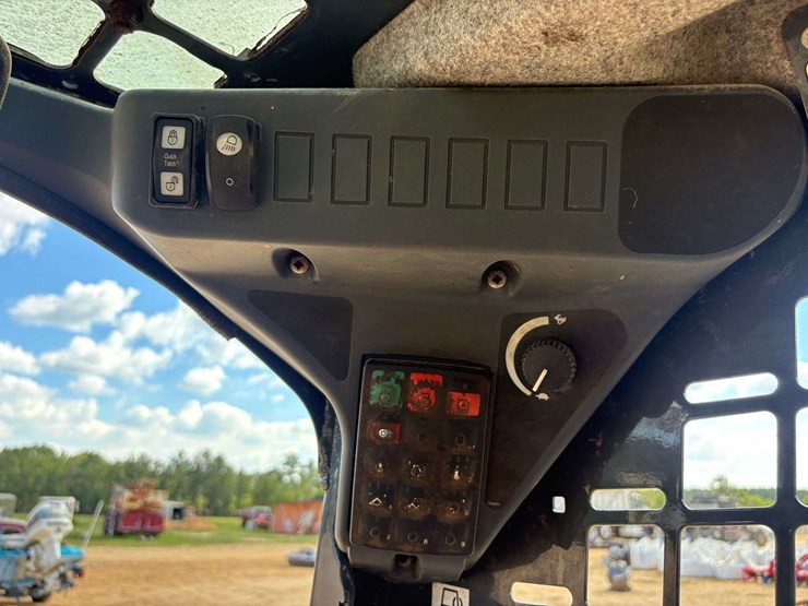 2021-john-deere-318-image-10