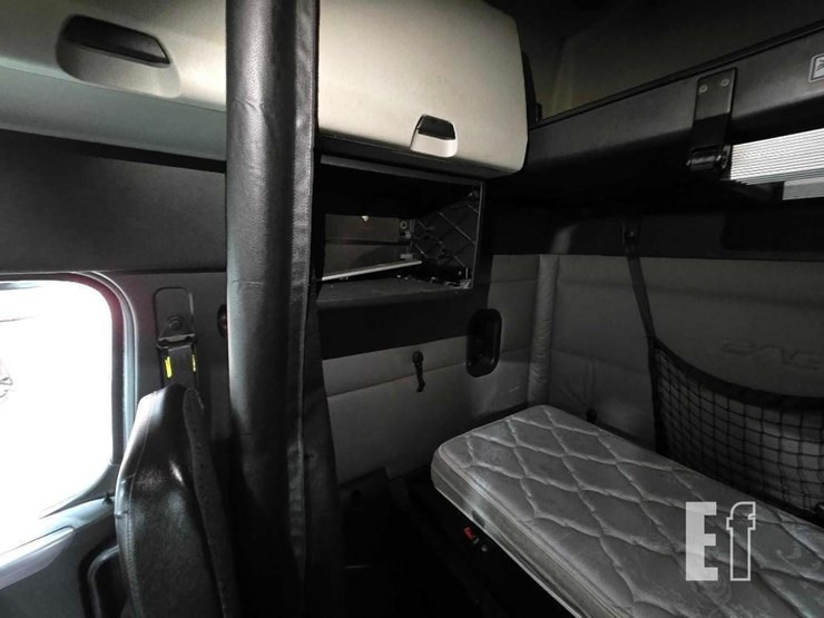 2020-freightliner-cascadia-126-image-19