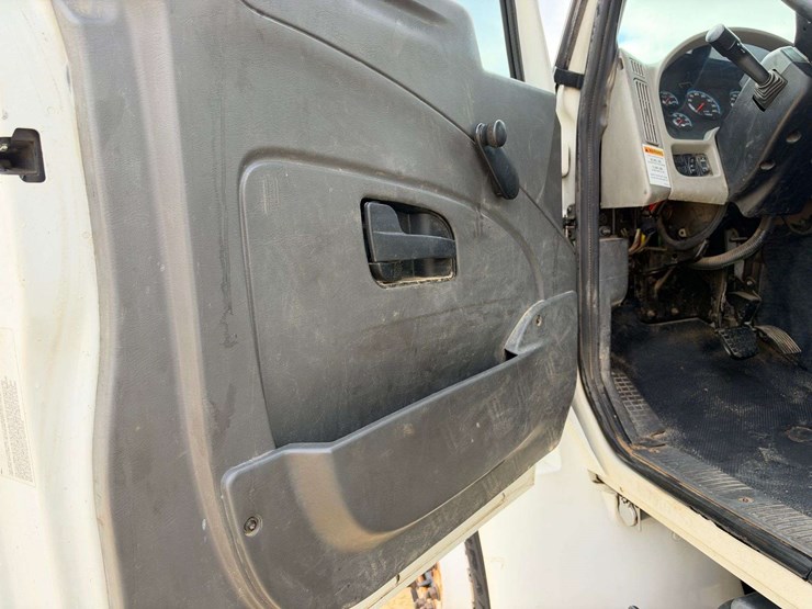 2013-international-durastar-4300-image-9