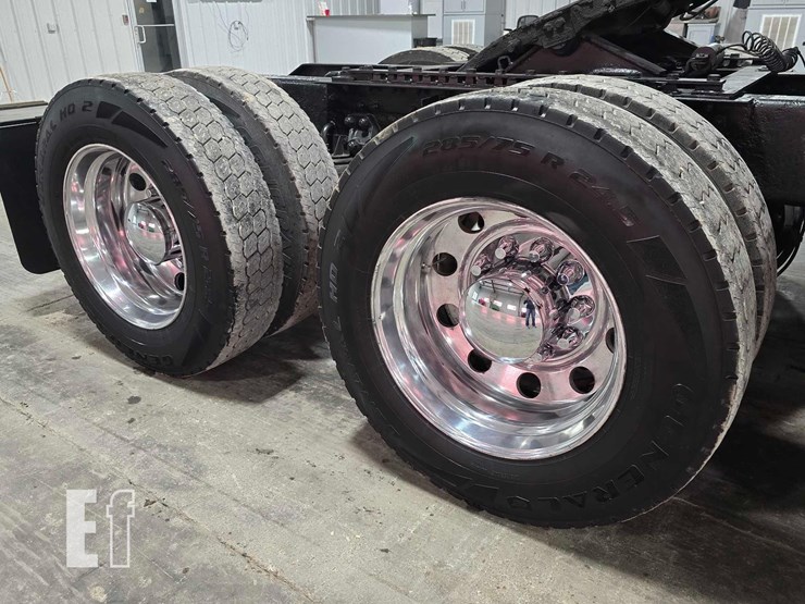 2016-kenworth-t800-image-32