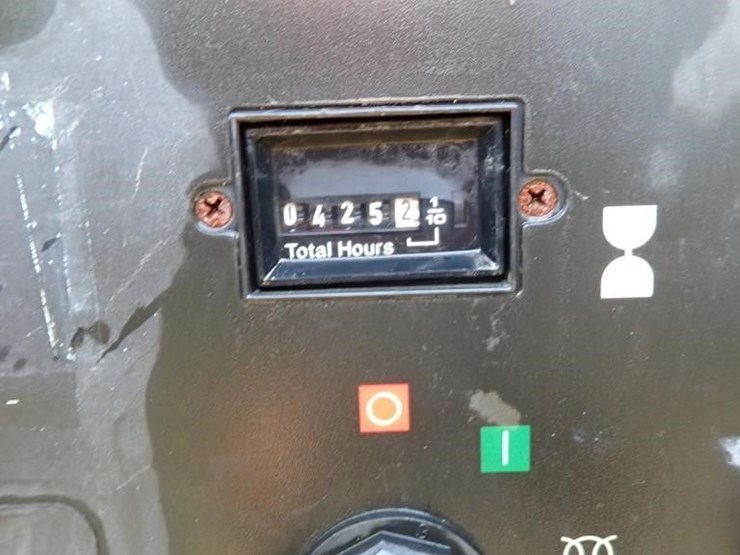 2012-doosan-p260-towable-air-compressor-image-15