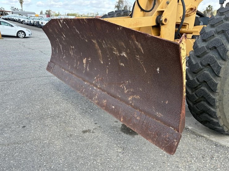 2005-deere-772d-image-7