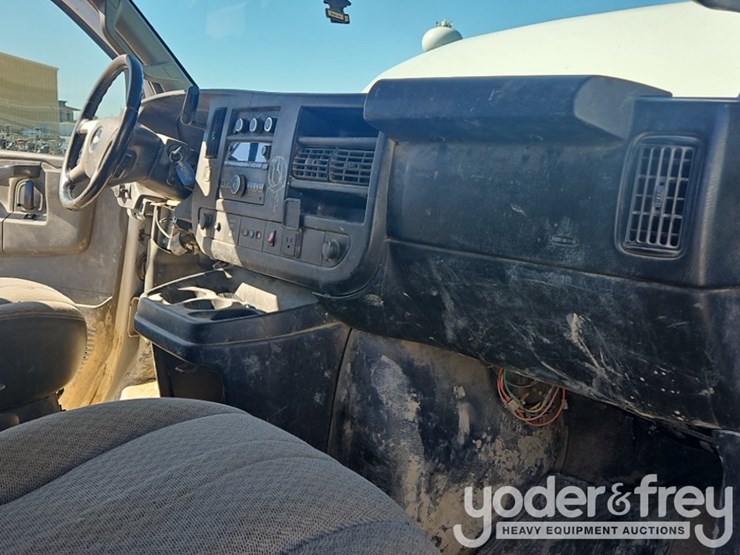 2017-chevrolet-3500-image-29