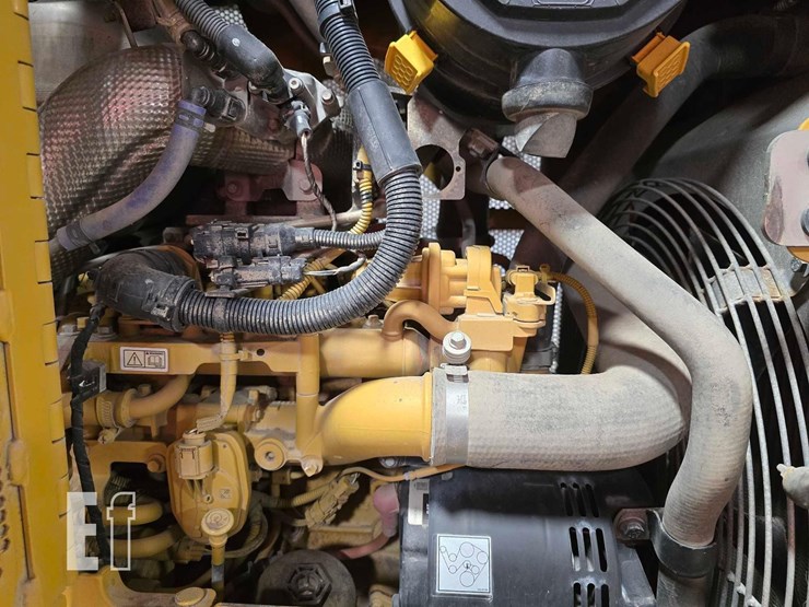 2022-caterpillar-d1-image-21