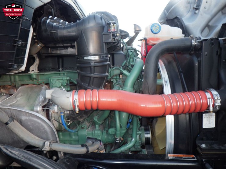 2025-volvo-vnl860-image-21