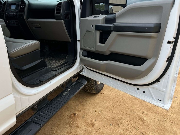 2022-ford-f350-image-31