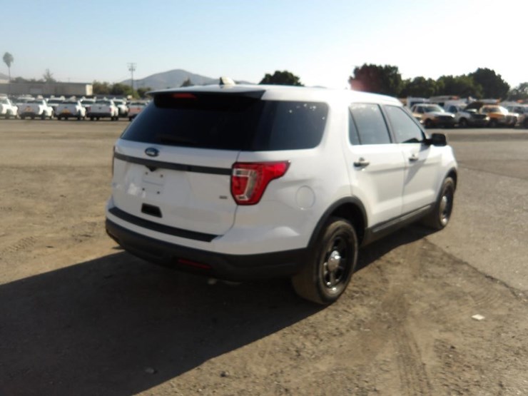 2018-ford-explorer-image-3