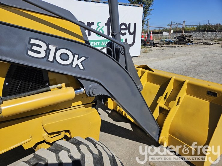 2013-deere-310k-image-37