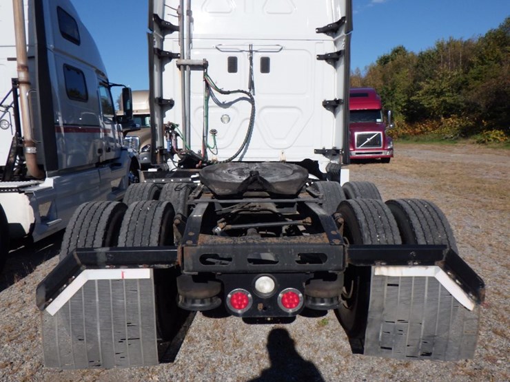 2017-freightliner-cascadia-125-image-9