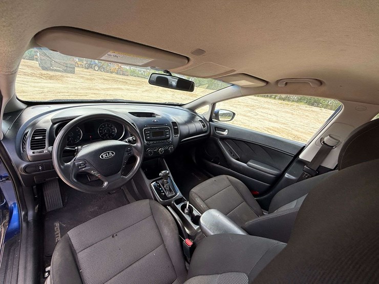 2017-kia-forte-4-door-sedan-(101,833-miles)-image-8