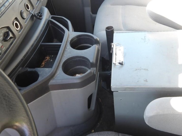 2011-ford-e350-image-18